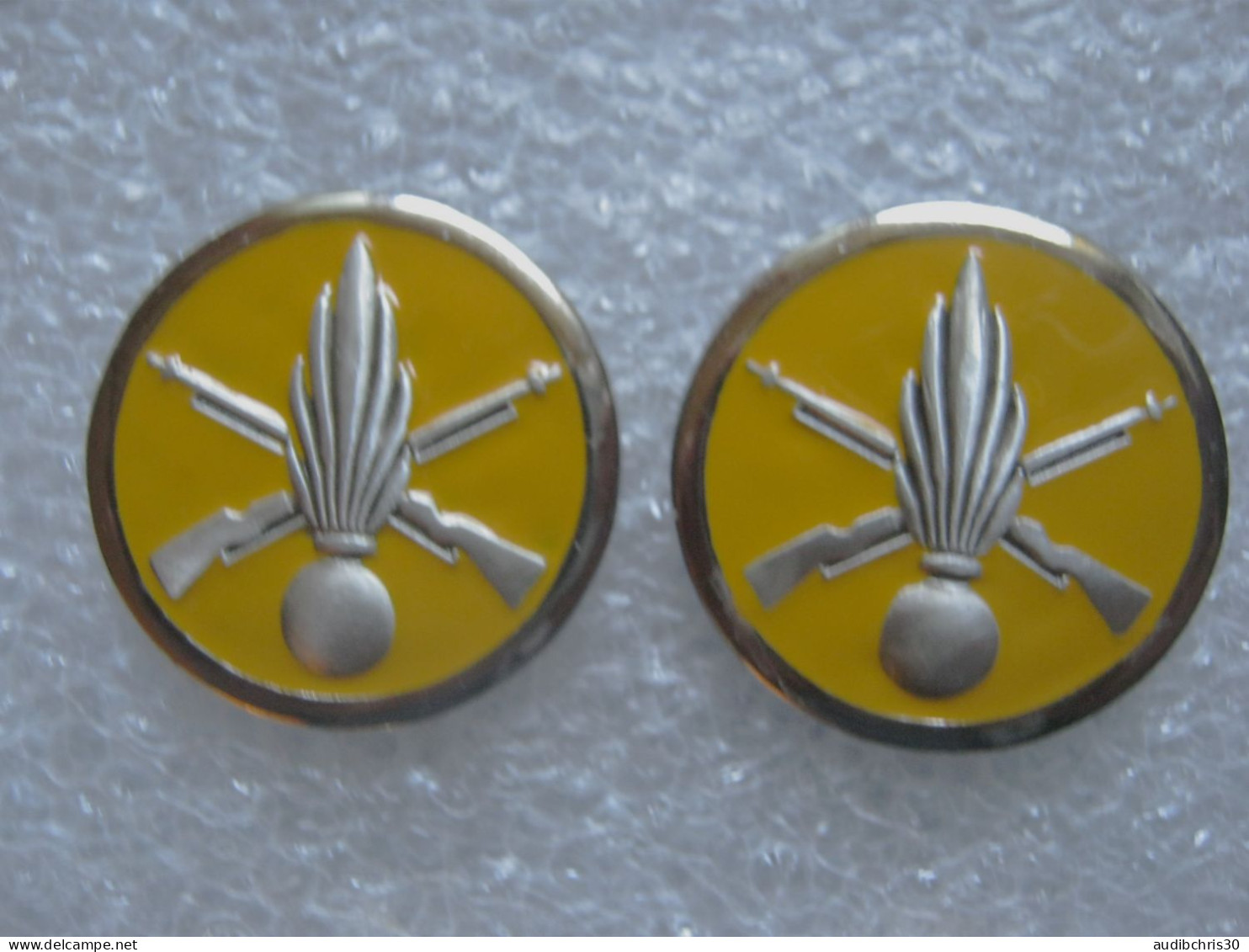 2 INSIGNES DE COL ARMEE FRANCAISE DU CNEC / ENTRAINEMENT COMMANDO (FOND ORANGE + ARGENTE) ETAT SUP - Army