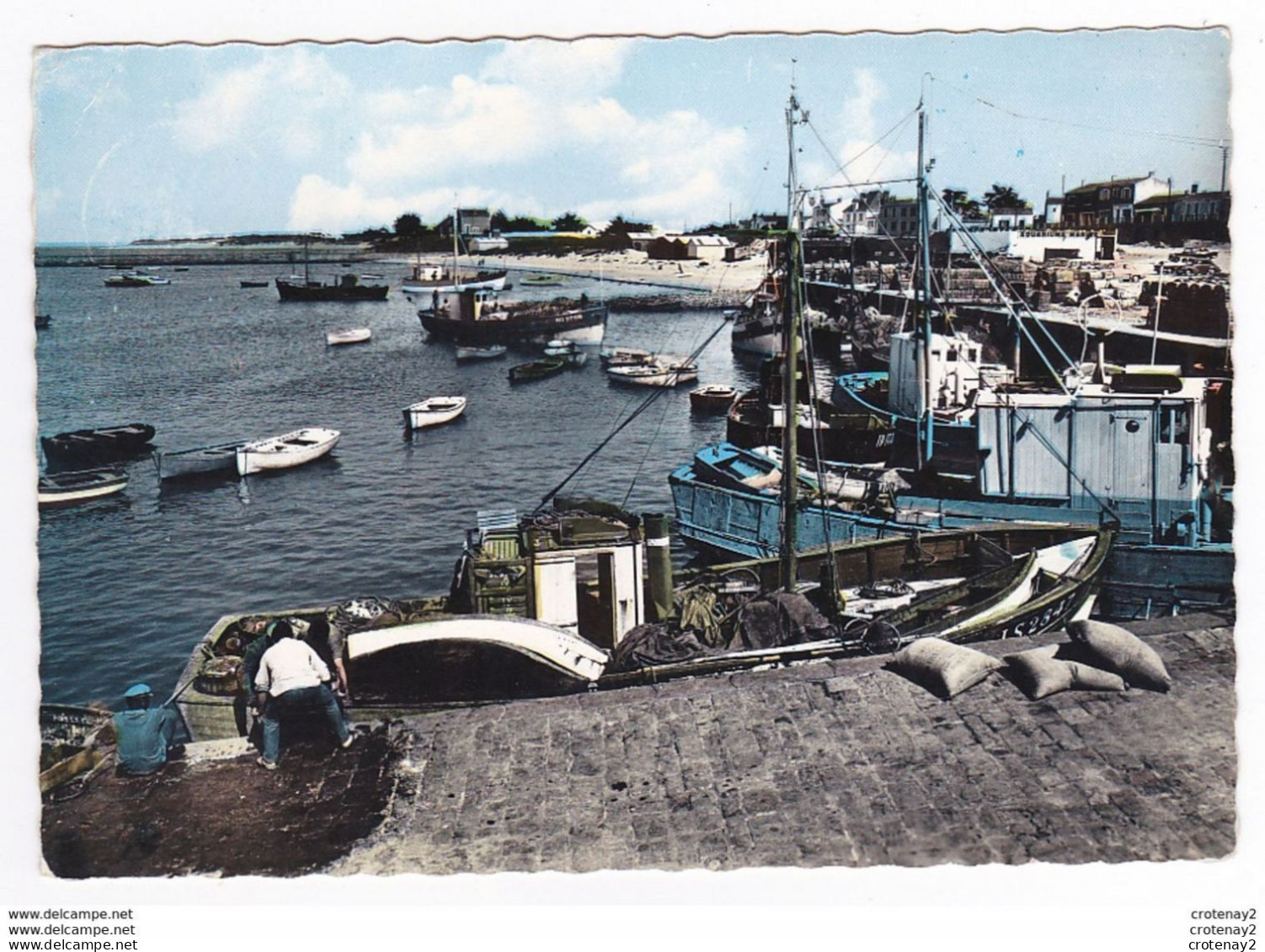 85 En Avion Au Dessus De ILE DE NOIRMOUTIER N°1 Le Port De L'Herbaudière Marins Bateaux De Pêche Aquariums Marins - Ile De Noirmoutier