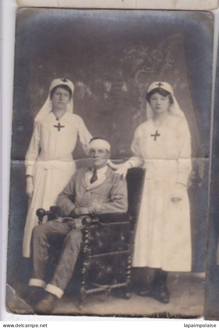 Carte Photo Militaire Blessé Et Deux Infirmières De La Croix Rouge   Réf 29868 - Guerre, Militaire