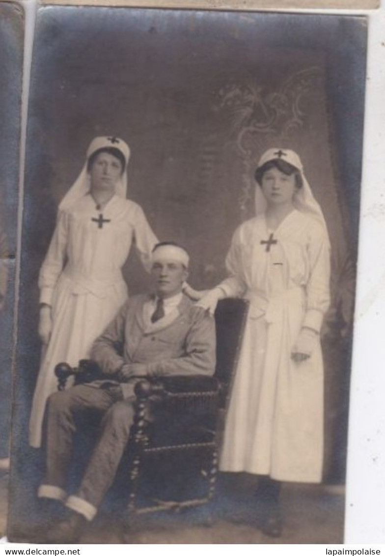 Carte Photo Militaire Blessé Et Deux Infirmières De La Croix Rouge   Réf 29869 - Guerre, Militaire