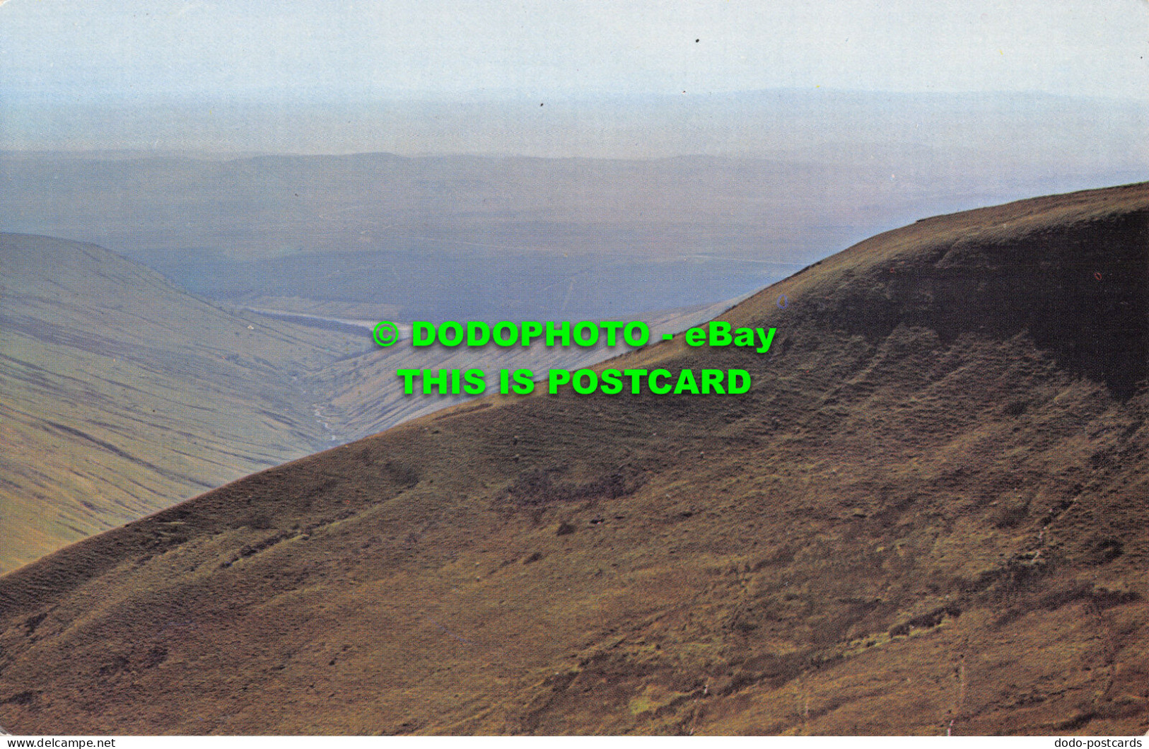 R526064 View From Brecon Beacons. Looking South. PT26608 - Monde