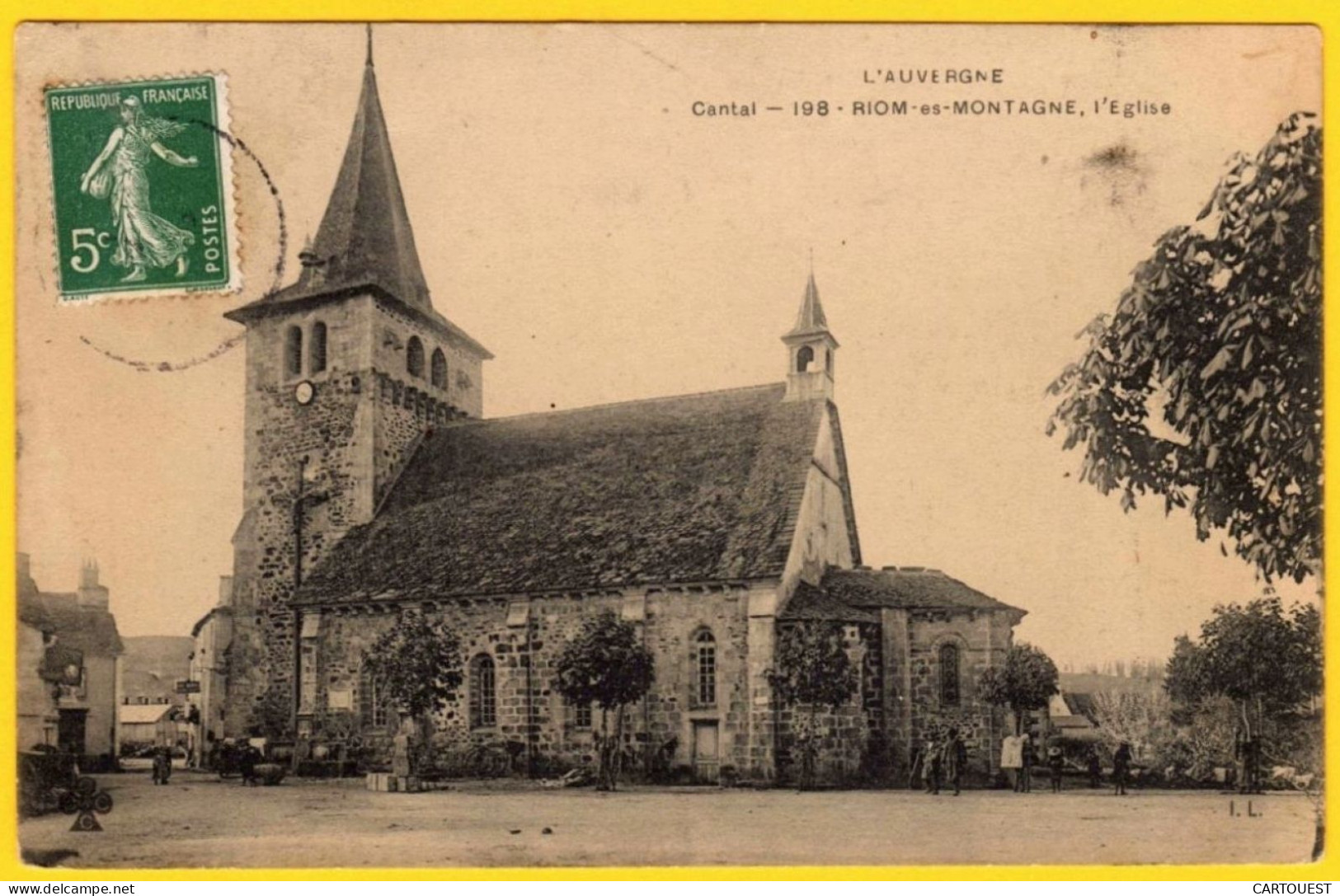 CPA CANTAL RIOM ES MONTAGNES - Eglise Animée - Autres & Non Classés