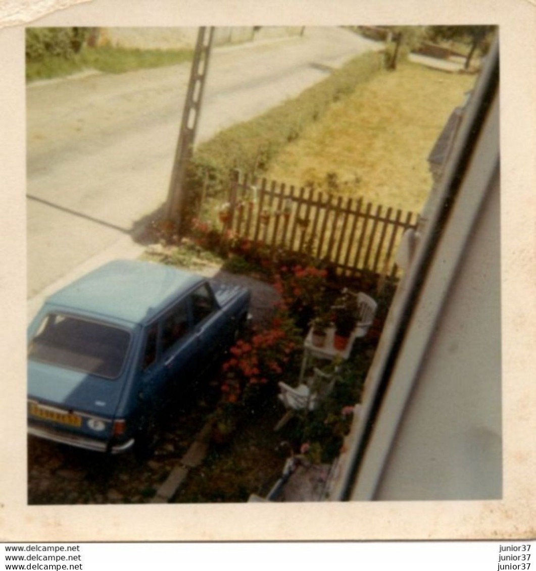 2 Photos Avec Des  Renault Une Dauphine & Reunault 6 - Auto's