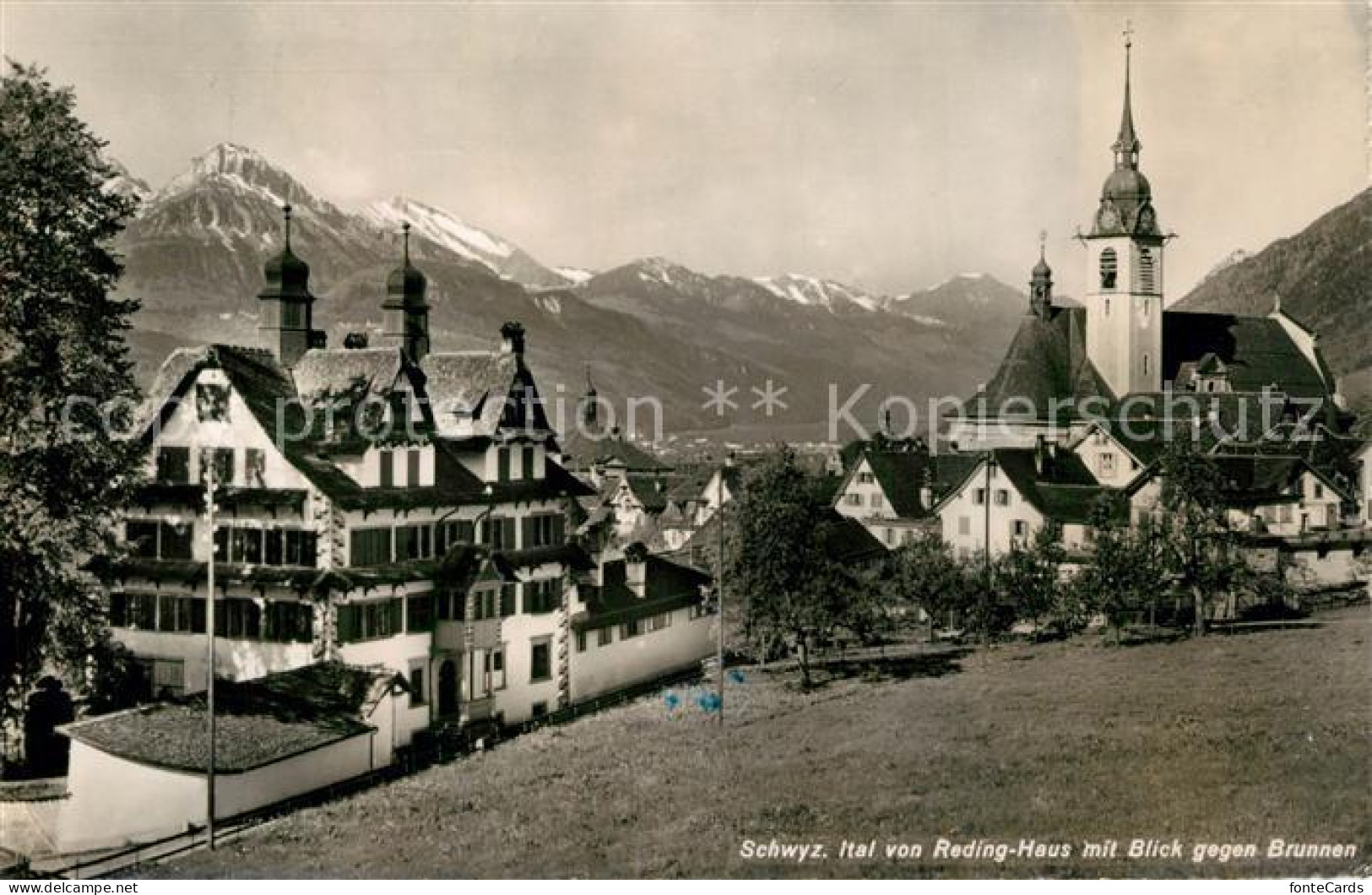 13193038 Schwyz Ital Von Reding Haus Blick Gegen Brunnen Kirche Schwyz - Andere & Zonder Classificatie