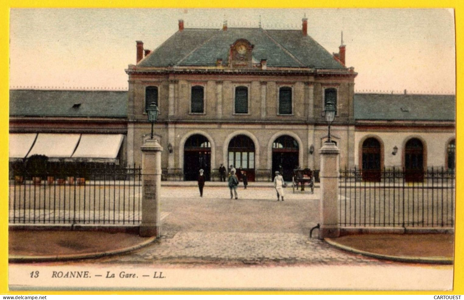 CPA ROANNE La GARE Animée - Roanne