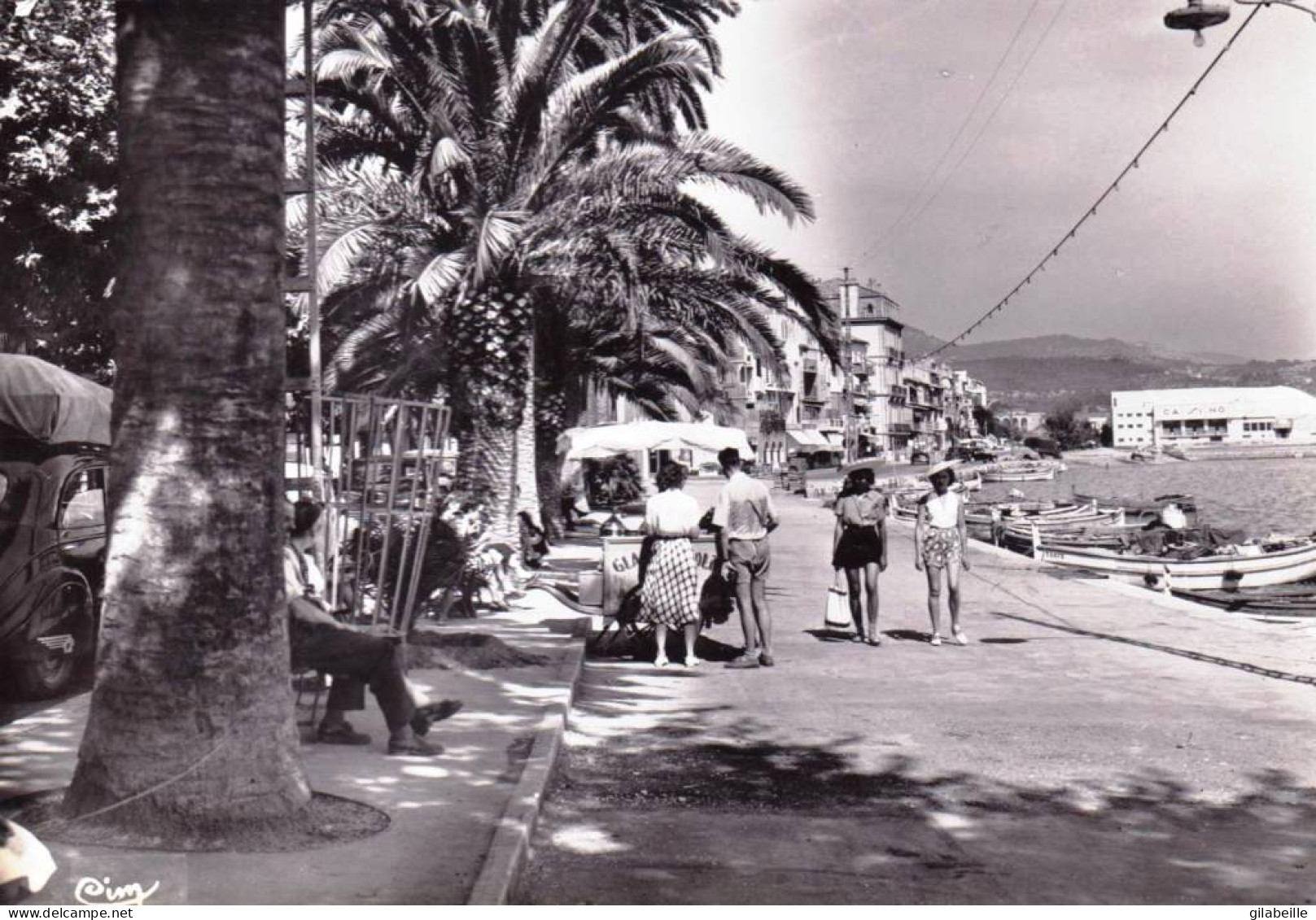 83 - Var - BANDOL - échappée Sur Le Port - Marchand De Glaces - Bandol