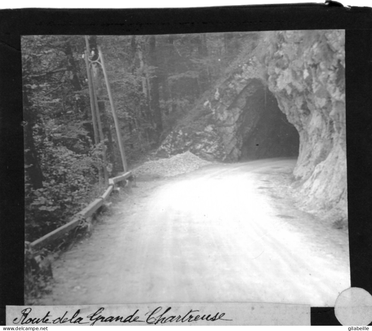 PLAQUE DE VERRE Photo  -  Route De La GRANDE CHARTREUSE - L'entrée -  Année  1890 - Glass Slides