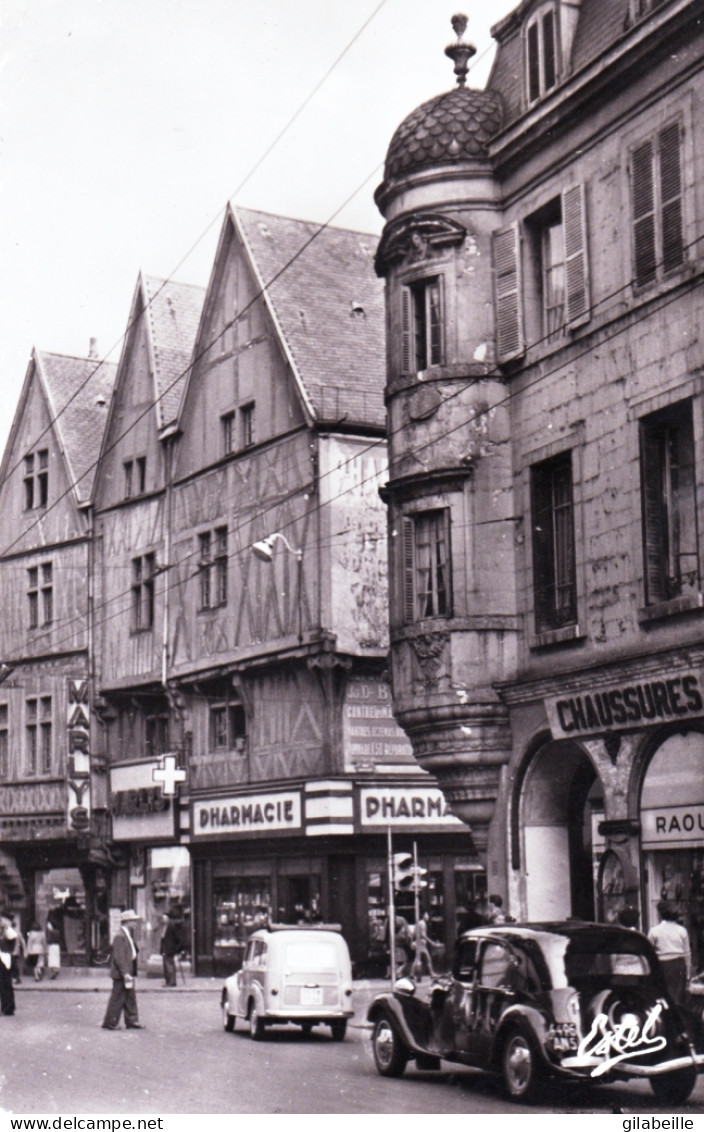 21 -DIJON - Rue De La Liberté - Vieilles Maisons Du Coin Du Miroir -  Citroen Traction - Pharmacie - Notre-Dame De La Garde, Aufzug Und Marienfigur
