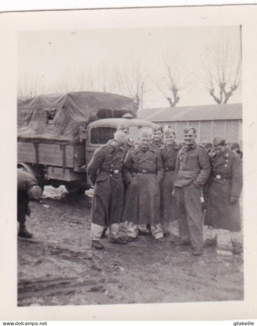 Photo Originale - 1941 - Guerre 1939/45  - Invasion De La Yougoslavie - Groupe Soldats Allemands - Guerra, Militares
