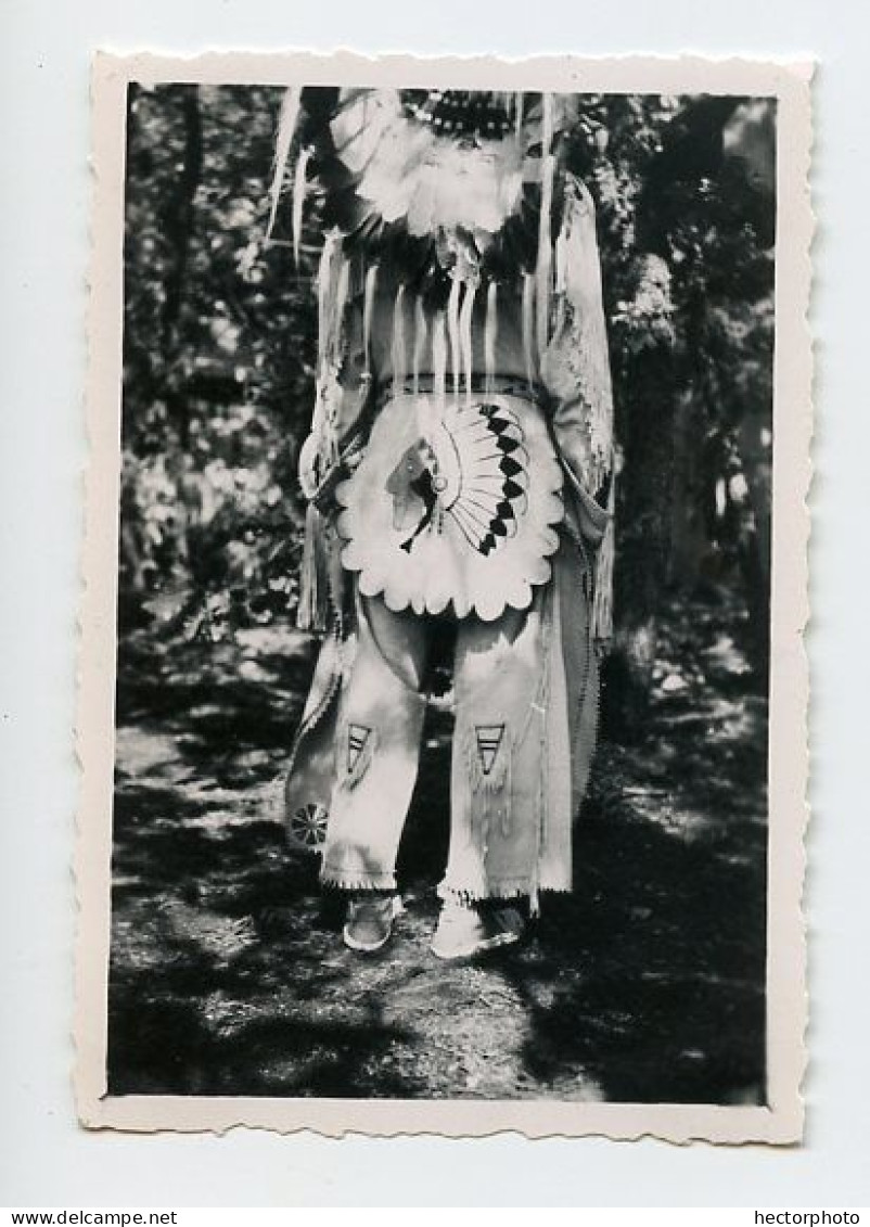 Snapshot Superbe Rare Costume Deguisement Indien Etrange Surrealisme Abstrait 40s 50s Sioux Plume - Anonieme Personen