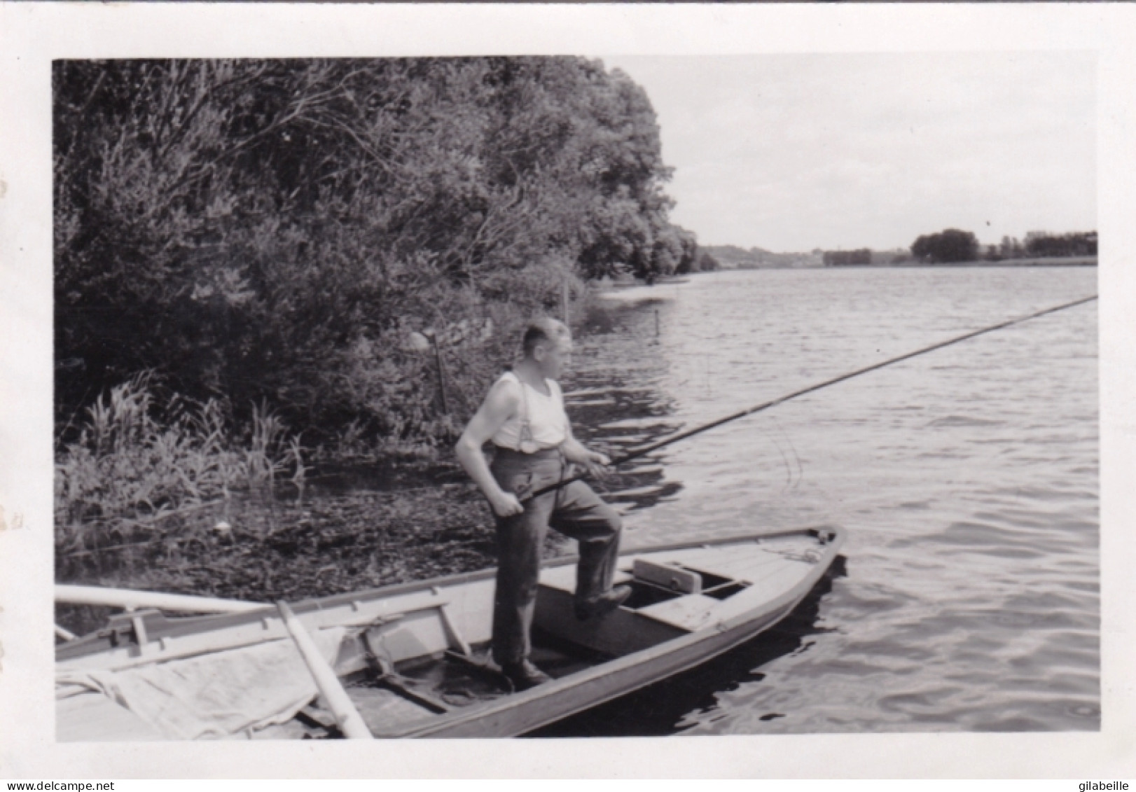  Photo Originale - 1941 - Guerre 1939/45  - Soldat Allemand A La Peche En Bord De Loire Pres Orleans - Guerra, Militares