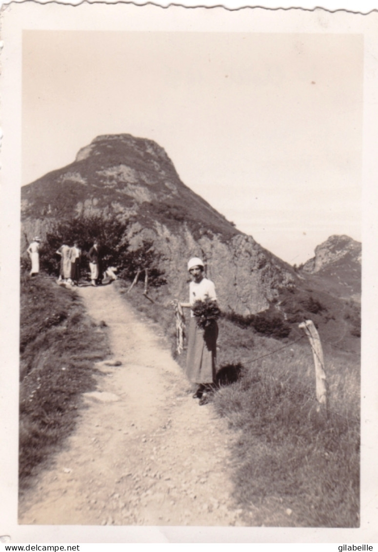 Photo Originale  - Aout 1936 -  Sur Le Chemin Des Roches Tuileres Et Sanadoire  - Puy De Dome  - Lugares