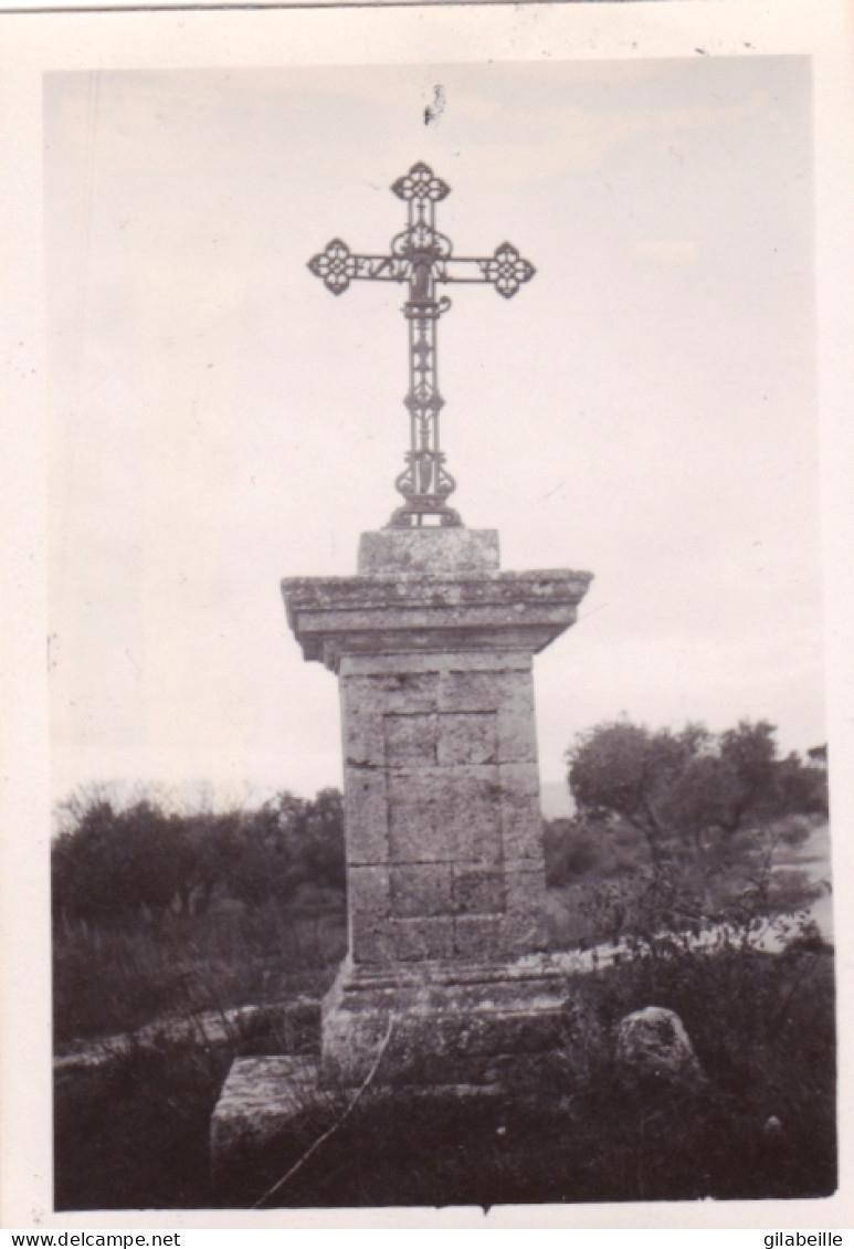 Photo Originale -religion - Oratoire - Petite Chapelle - Commune De PELISSANNE ( Bouches Du Rhone )   Rare - Lieux