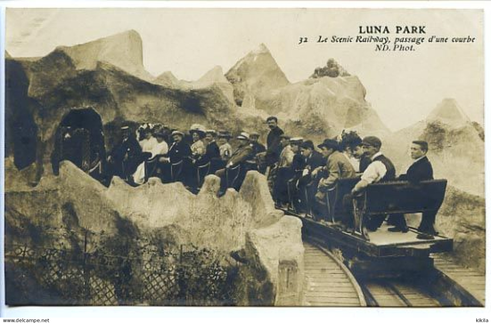 CPA 9 X 14  PARIS Luna Park  Le Scenic Railway  Passage D'une Courbe - Parchi, Giardini