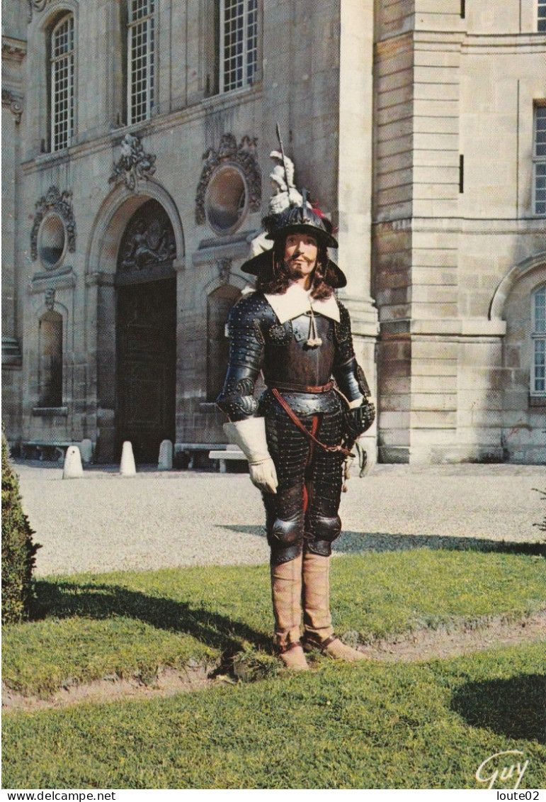 13 CPM MUSEE DE L ARMEE HOTEL DES INVALIDES  UNIFORMES