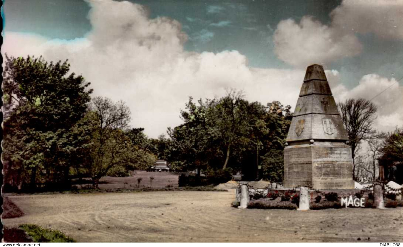 CASSEL   ( NORD ) LE MONUMENT DE LA BATAILLE DU MONT-CASSEL AU XVI ° SIECLE , ET LES JARDINS DU CASINO - Other & Unclassified