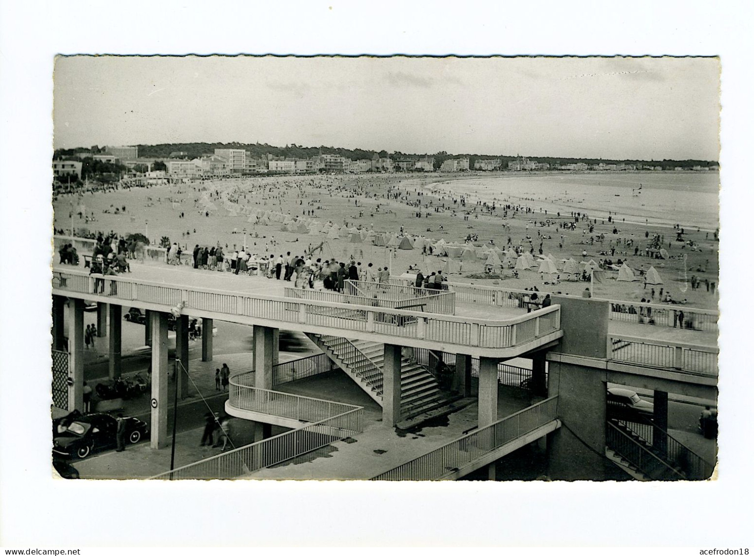 Royan - Portique Du Front De Mer Et La Plage - Royan