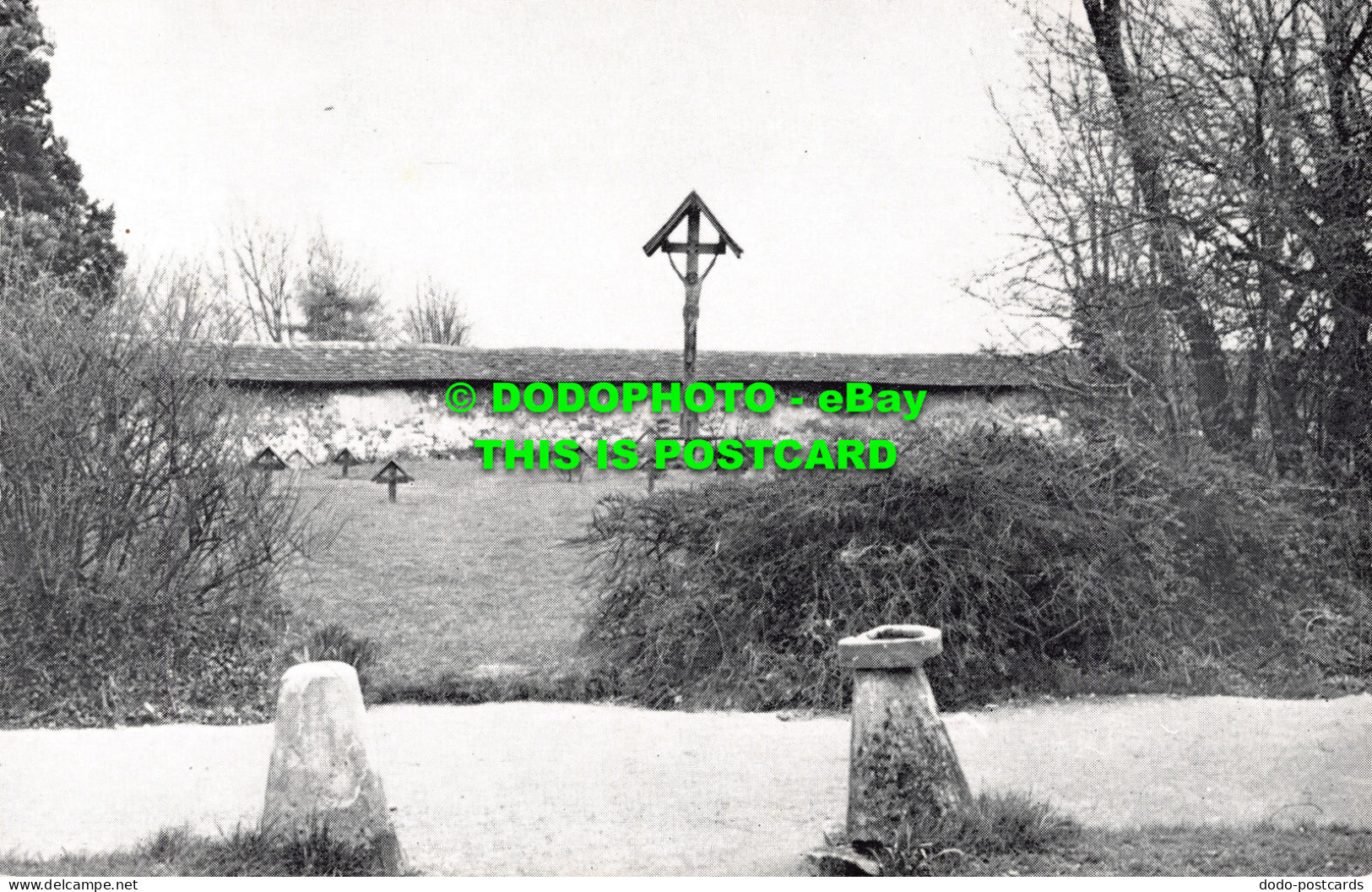 R526441 Burnham Abbey. Maidenhead. The Cemetery Showing The 13th Century Boundar - World