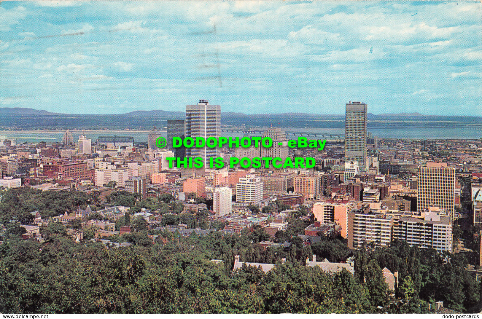 R526717 Montreal. P. Q. Canada. View Of The Business Section And Sky Line Of Mon - World