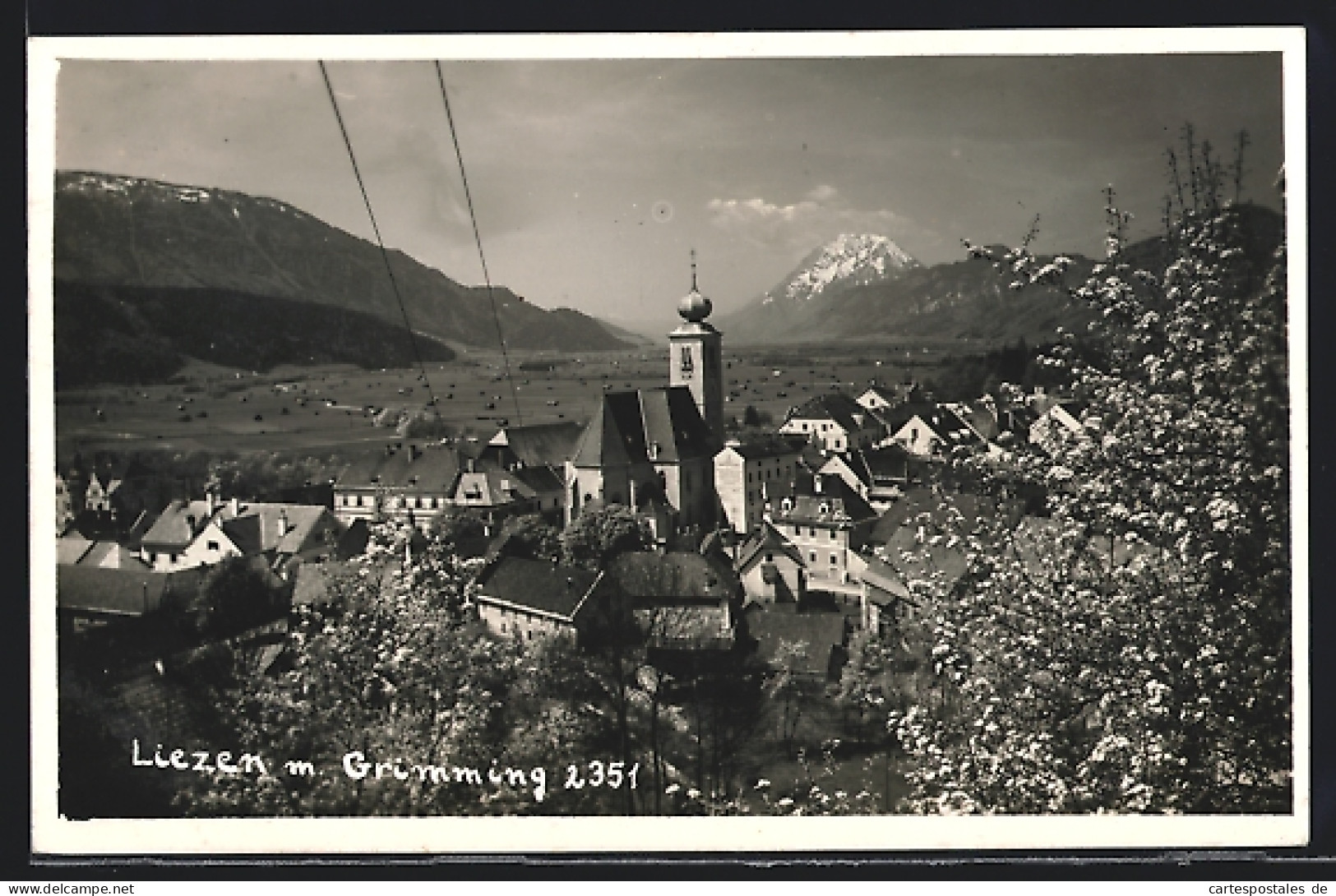 AK Liezen /Steiermark, Ortsansicht Mit Kirche, Blick Zum Grimming  - Autres & Non Classés