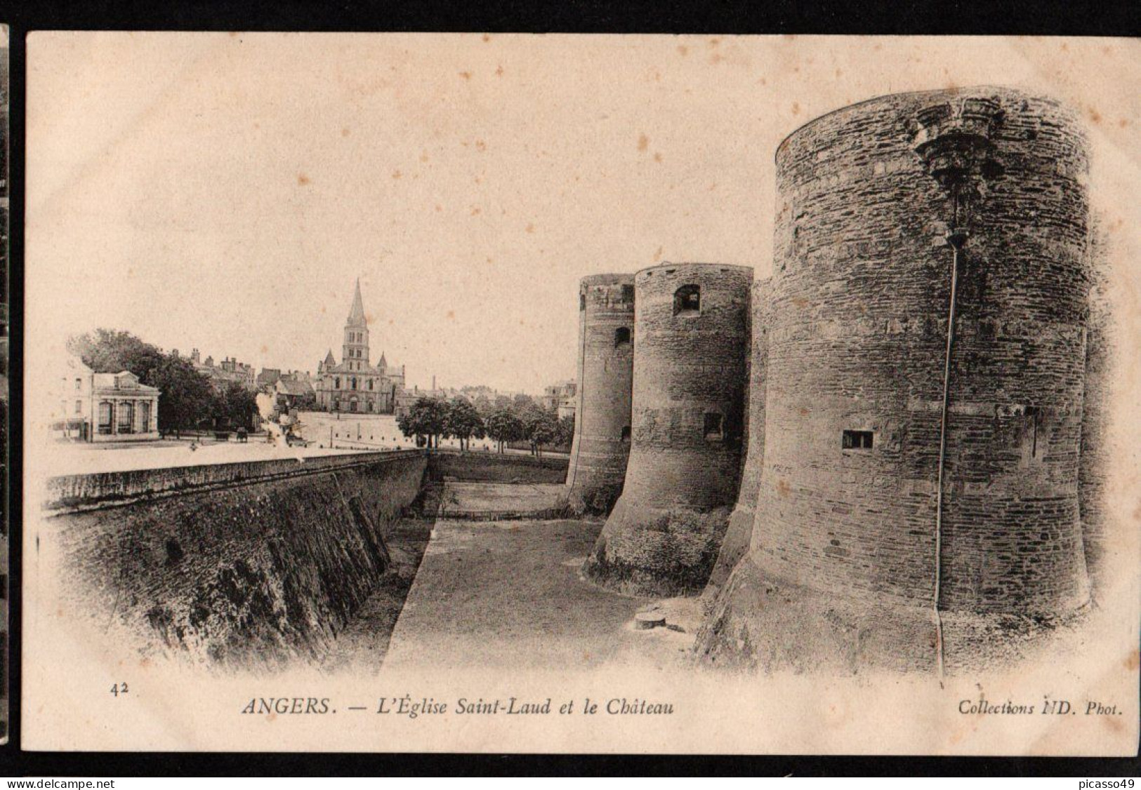 Maine Et Loire , Angers , L'église Saint Paul Et Le Chateau - Angers