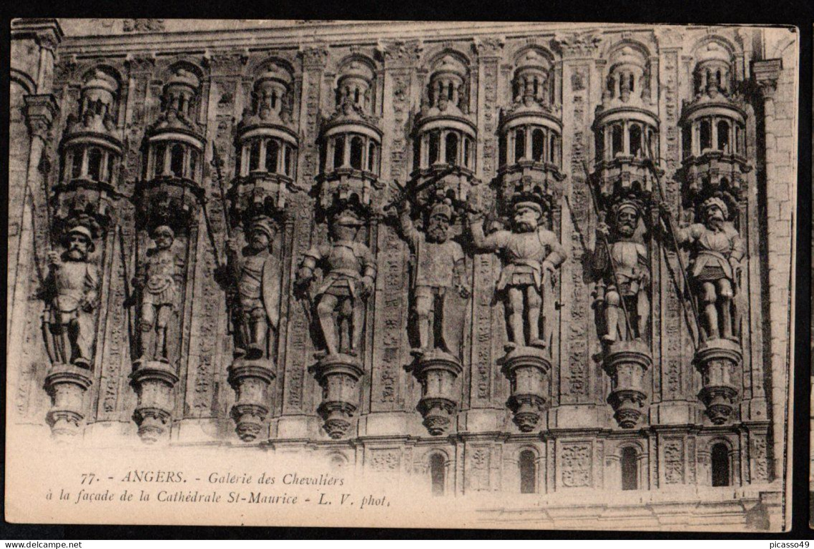 Maine Et Loire , Angers , Galerie Des Chevaliers A La Façade De La Cathédrale St Maurice - Angers