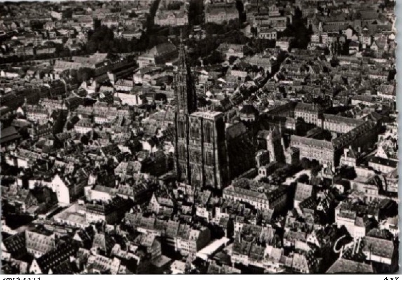 STRASBOURG. -  Vue Aérienne : Cathédrale Et Lycée.   -   Non Circulée   Photo Aérienne - Strasbourg