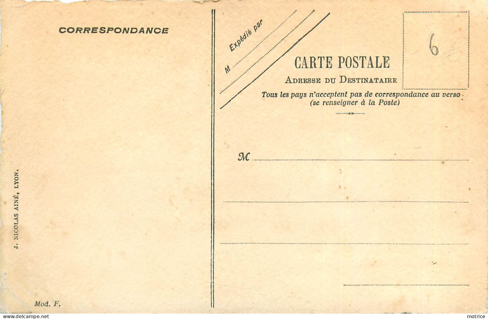 COLLAGE DE TIMBRES - Poussins Sur Une Barrière., Carte Peinte à La Main. - Francobolli (rappresentazioni)