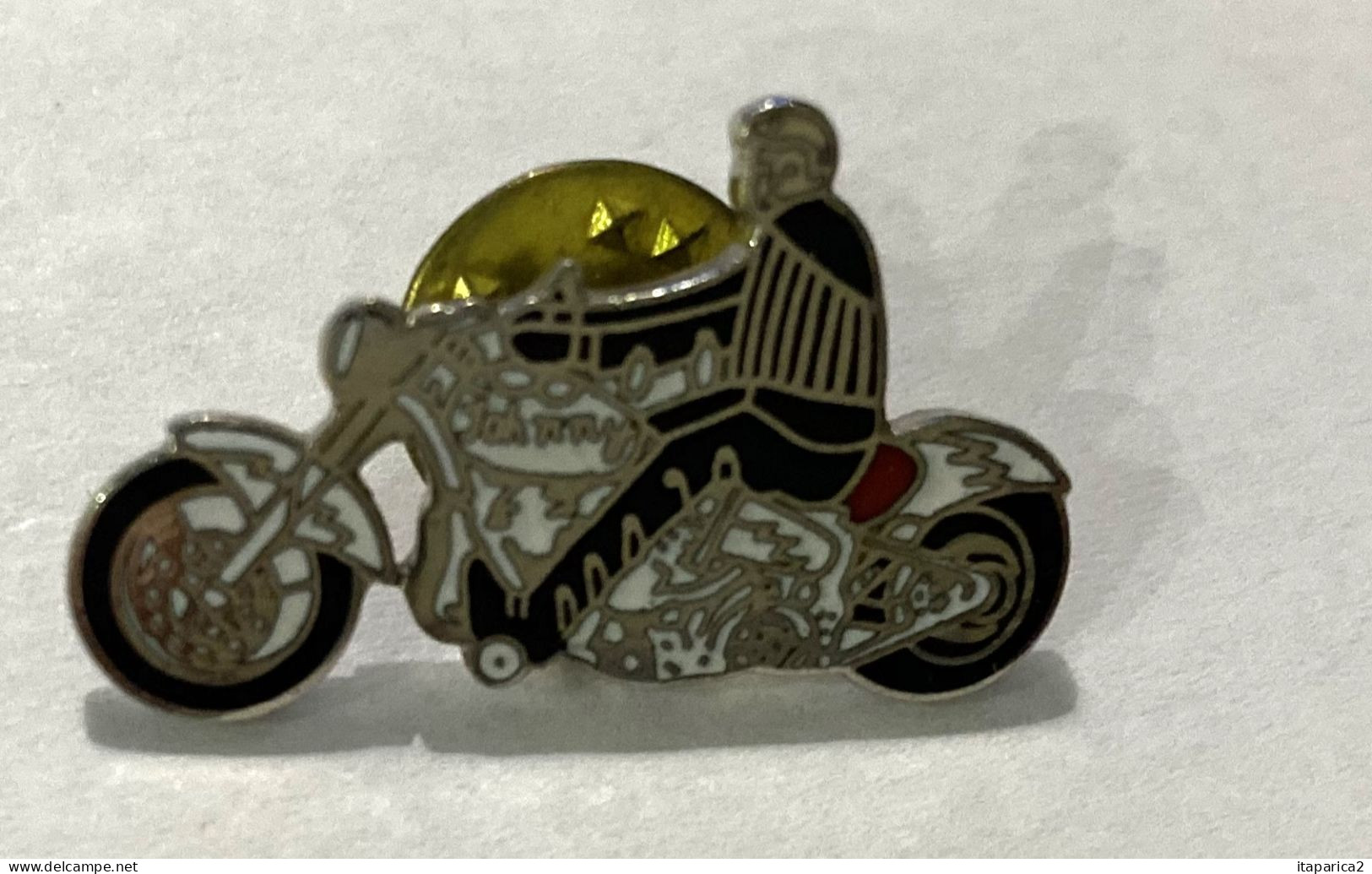 PINS JOHNNY HALLYDAY Sur Harley / Base Argentée / 33nat - Celebrities