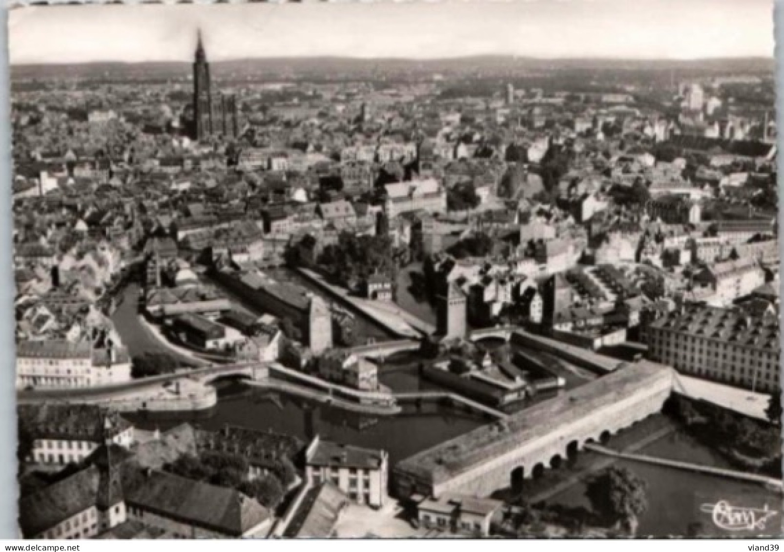 STRASBOURG. - Vue Aérienne Sur Les Ponts Couverts Et La Cathédrale.     -   Non Circulée   Photo Véritable. - Strasbourg