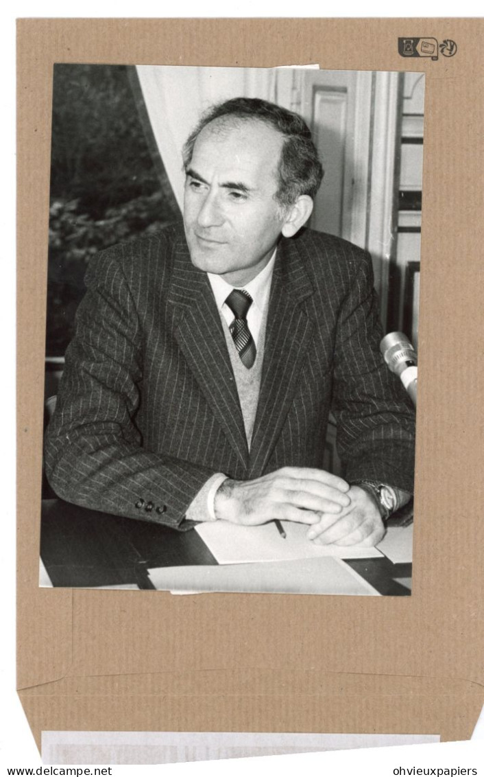 Lot De  6 PHOTOS DE CHARLES FITERMAN  Homme Politique Ministre 1983 - Persone Identificate
