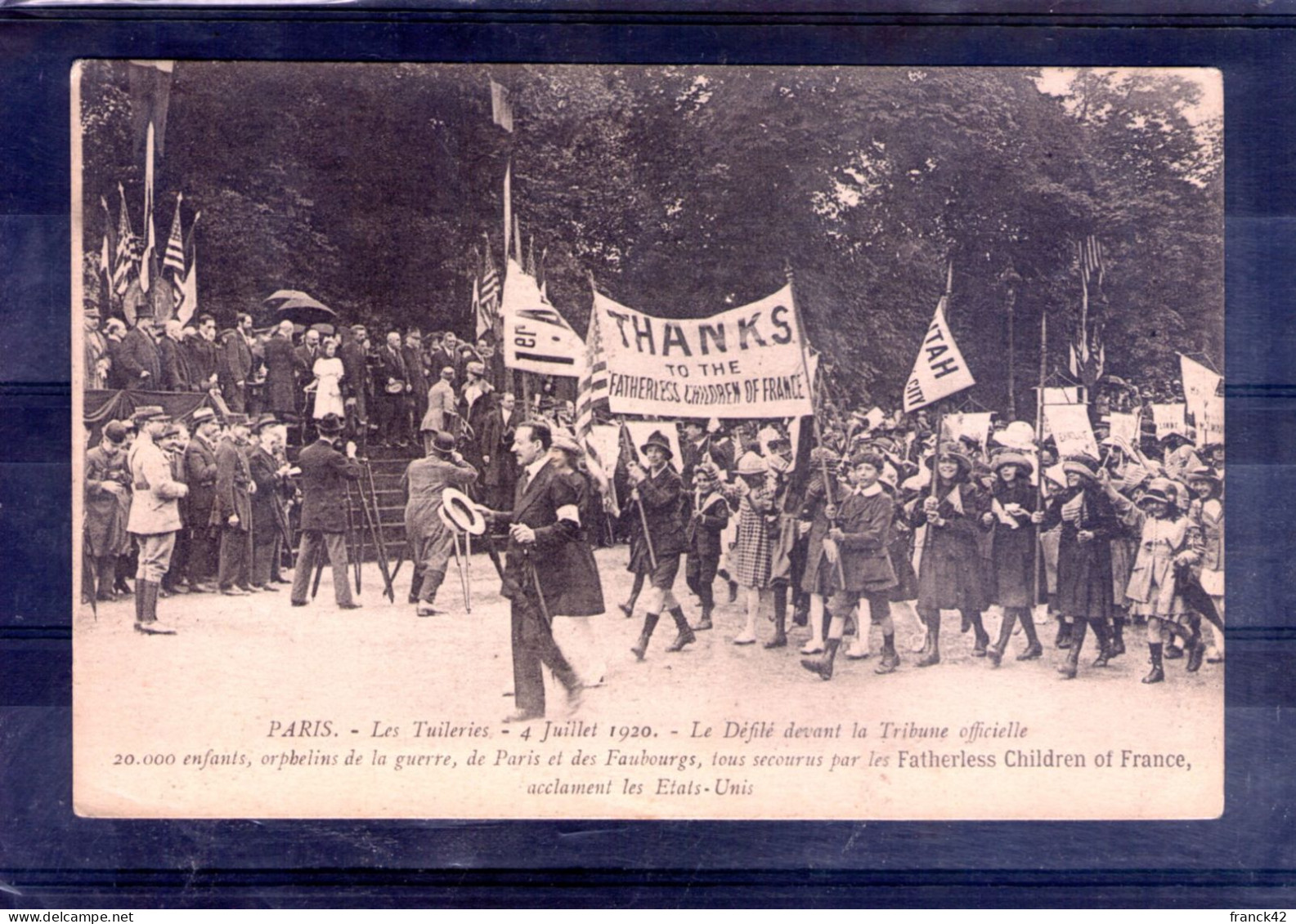 75. Paris. Les Tuileries. 4 Juillet 1920. Le Défilé Devant La Tribune Officielle - Parken, Tuinen