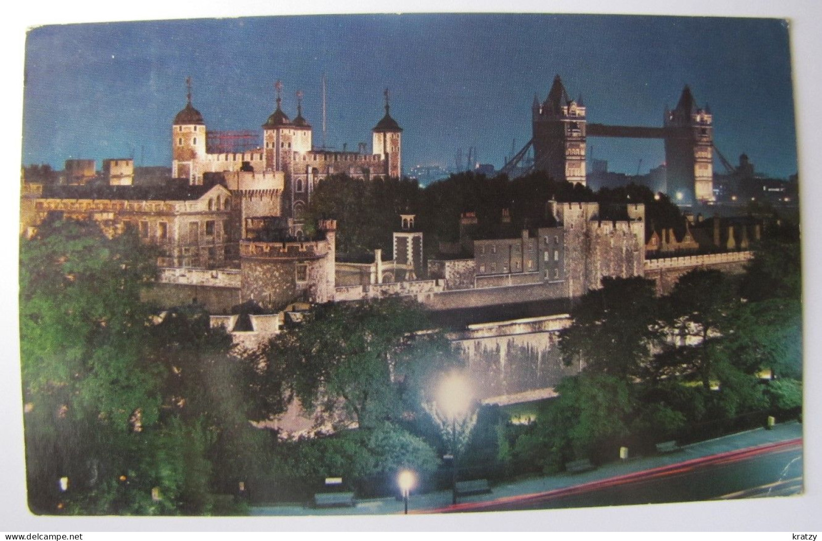 ROYAUME-UNI - ANGLETERRE - LONDON - The Tower At Night - 1968 - Tower Of London