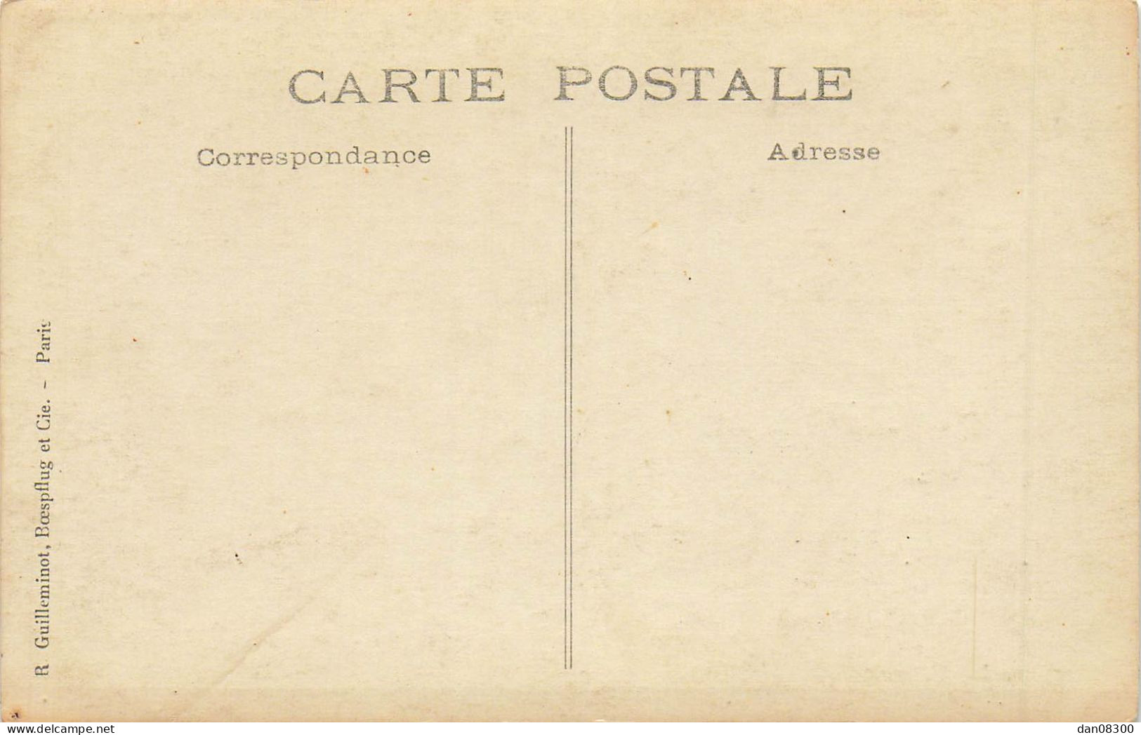 CARTE PHOTO NON IDENTIFIEE REPRESENTANT UNE GROSSE MAISON AVEC DEUX LOGEMENTS - A Identifier