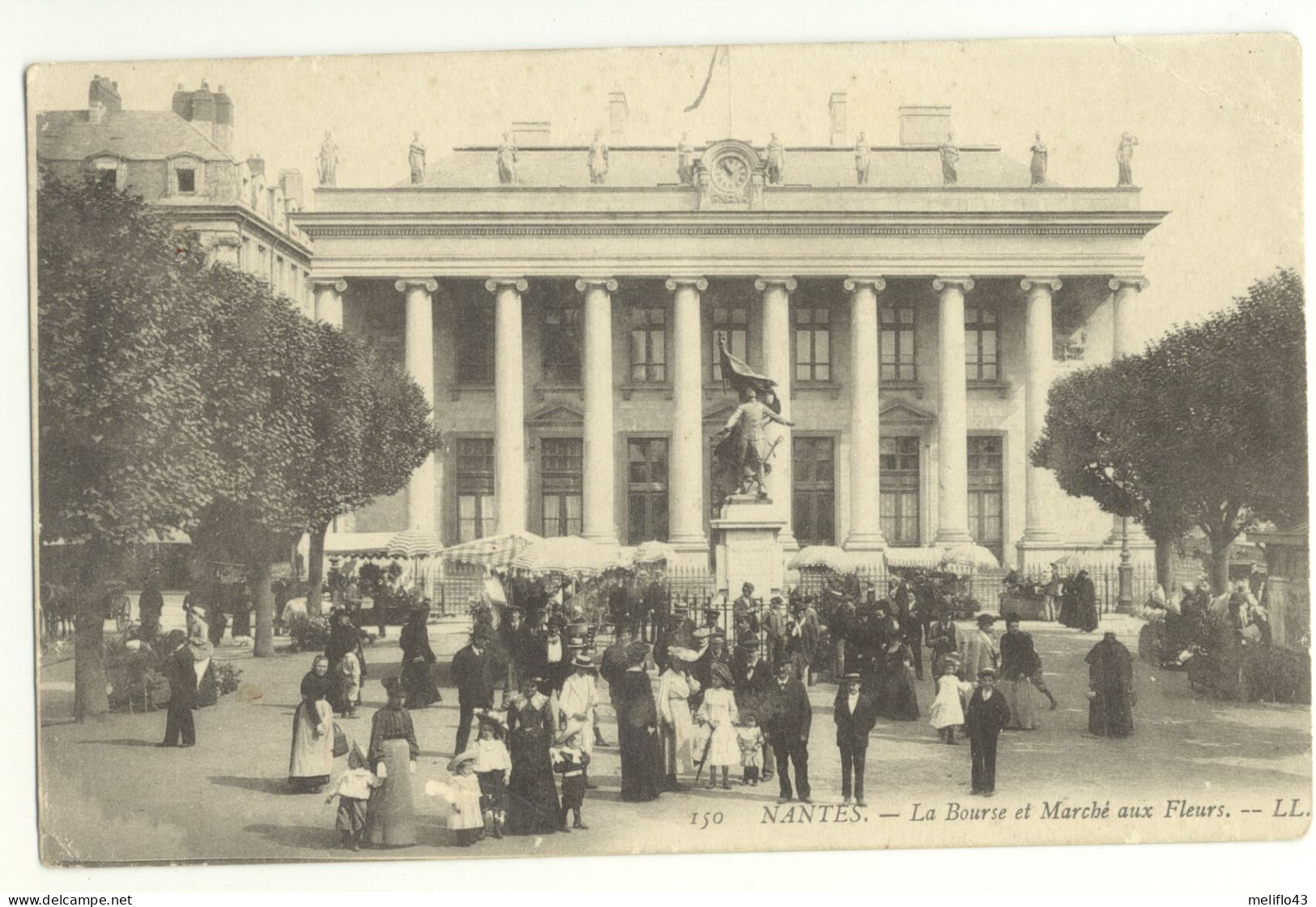 44/ CPA A - Nantes - La Bourse Et Marché Aux Fleurs - Nantes