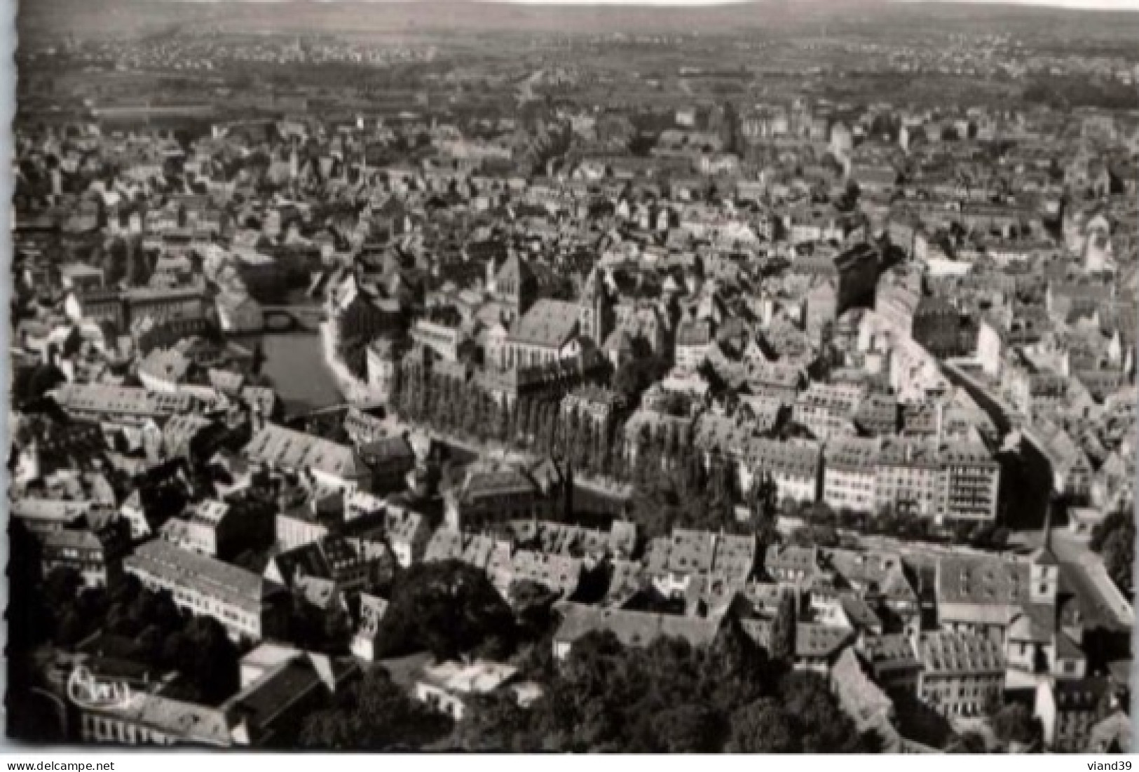 STRASBOURG. - Vue Aérienne : La Petite France.     -   Non Circulée    Photo Véritable. - Strasbourg