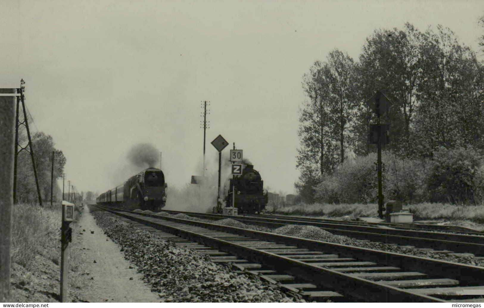 Longueil-Sainte-Marie - Rapide De Bruxelles 232 R 1 - Photo J. Gallet, 10-5-1953 - Trains