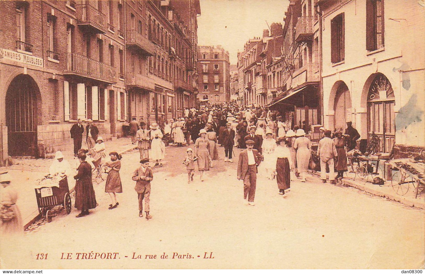 76 LE TREPORT LA RUE DE PARIS TRES ANIMEE - Le Treport