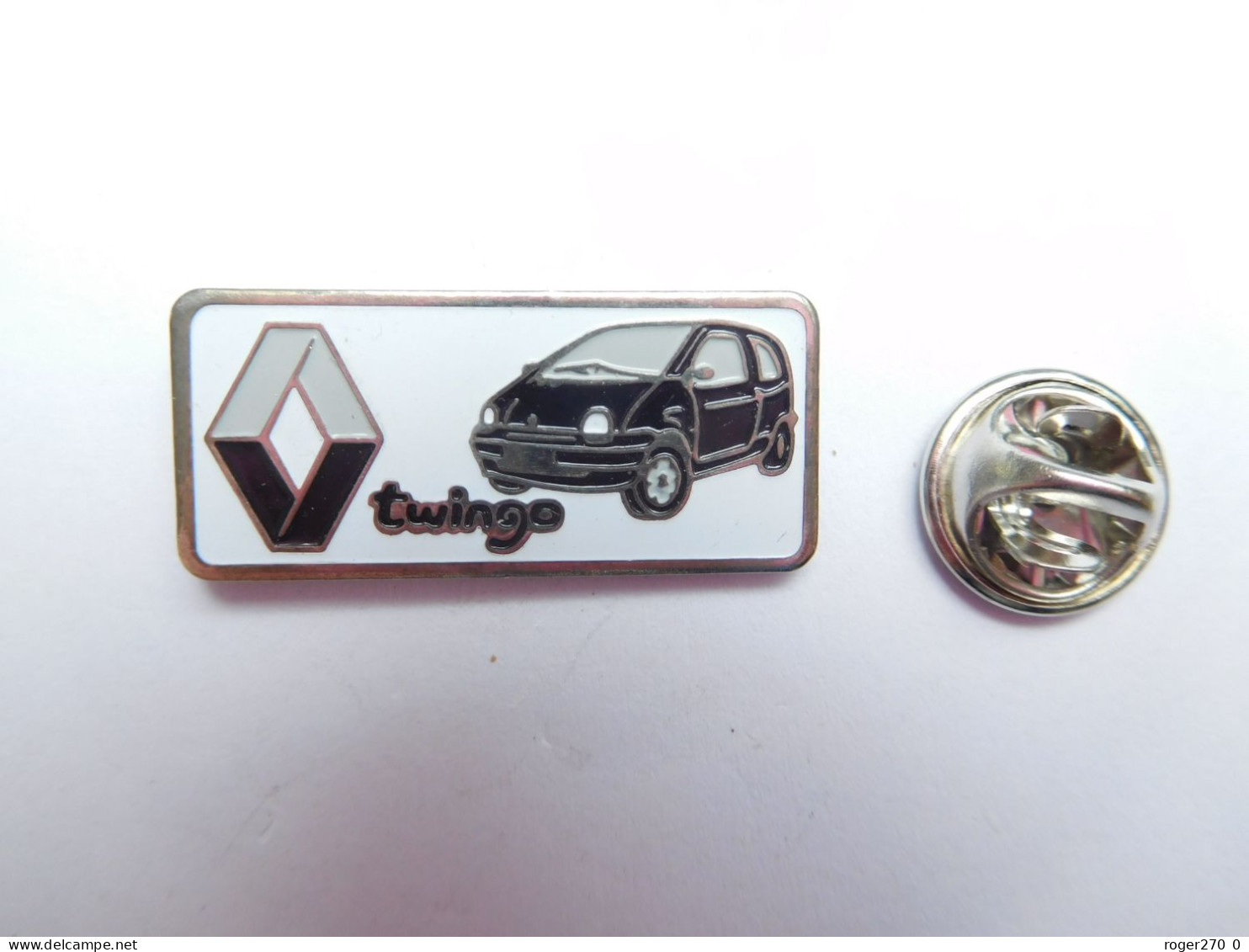 Beau Pin's , Auto Renault Twingo , Signé Pin's World - Renault