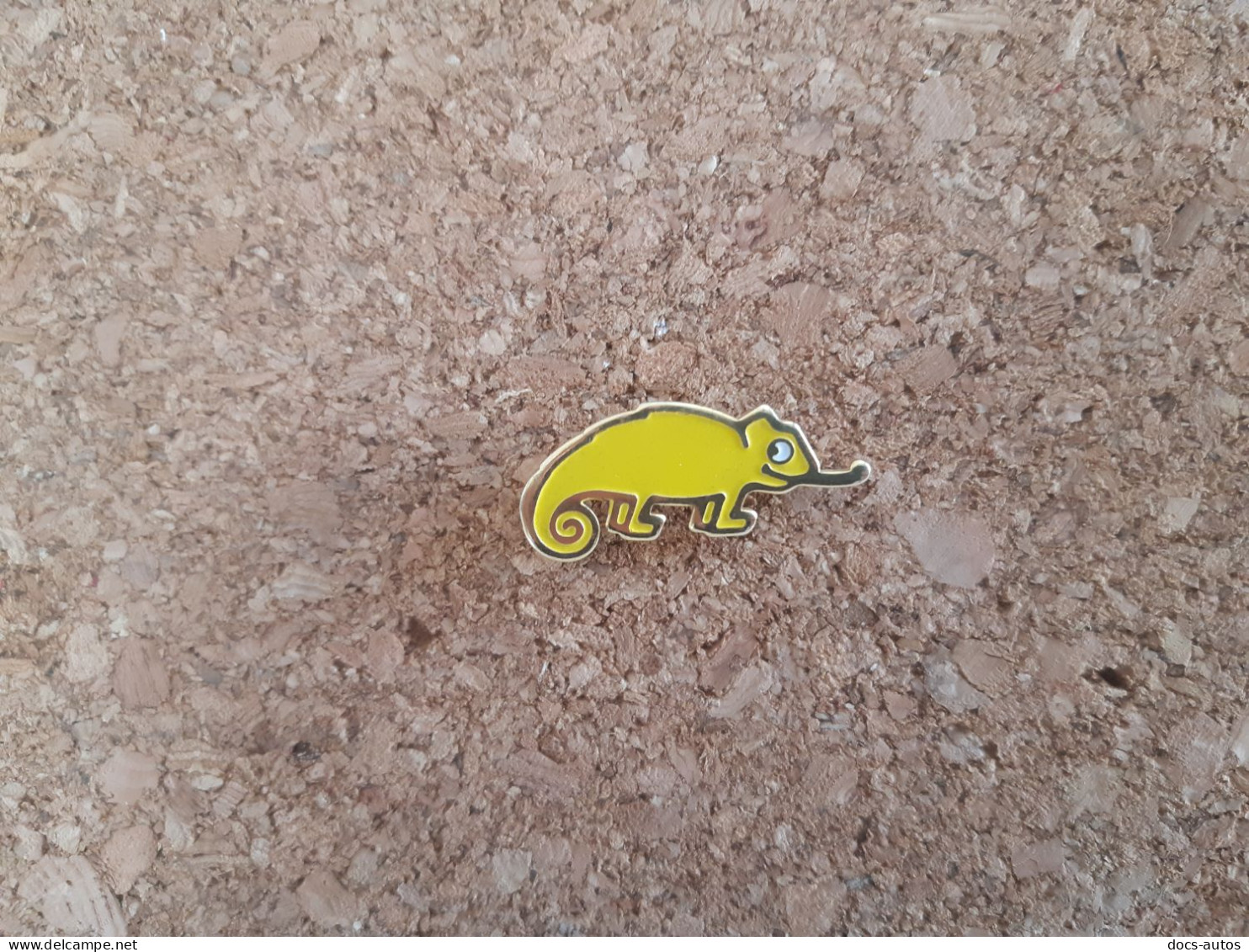 Pin's Peugeot Cameleon Jaune - Peugeot