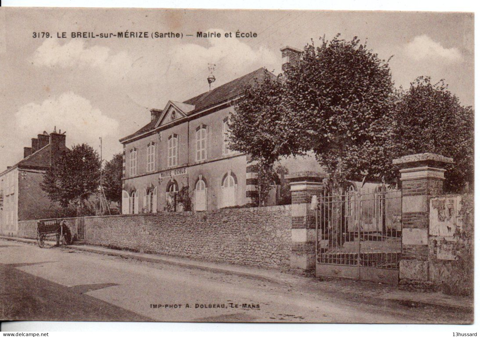 Carte Postale Ancienne Le Breuil Sur Mérize - Mairie Et Ecole - Sonstige & Ohne Zuordnung