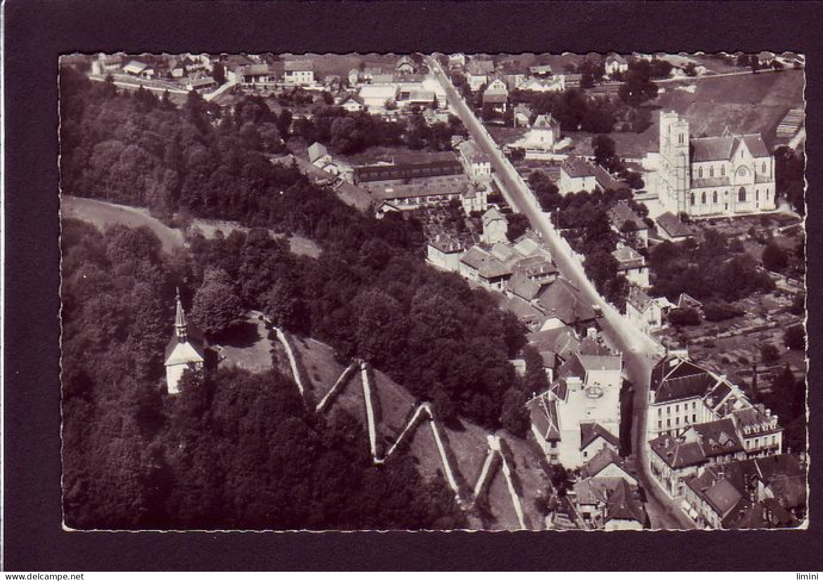 38 - SAINT-LAURENT-du-PONT - VUE AERIENNE - L'ÉGLISE ET LA CHAPELLE DU CHATEAU  - Saint-Laurent-du-Pont