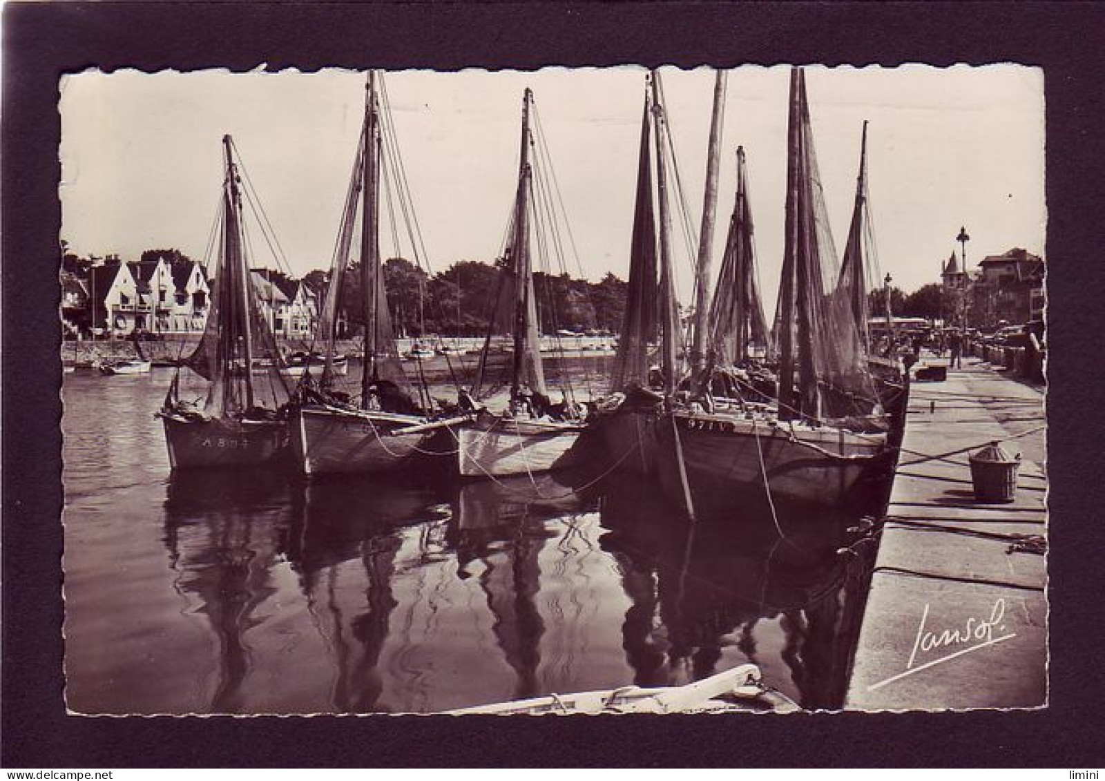 44 - BATEAUX - LE POULIGUEN - LE PORT - ANIMÉE  - Le Pouliguen