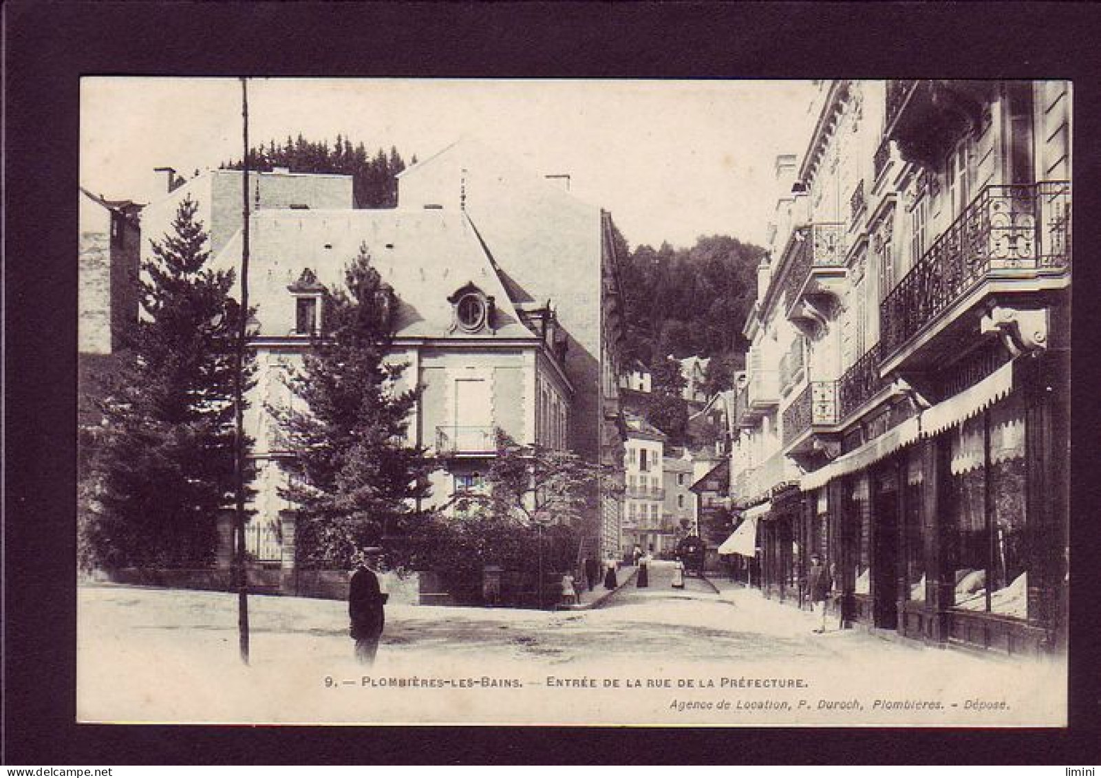 88 - PLOMBIERES-les-BAINS - ENTREE DE LA RUE DE LA PREFECTURE - ANIMÉE  - Plombieres Les Bains