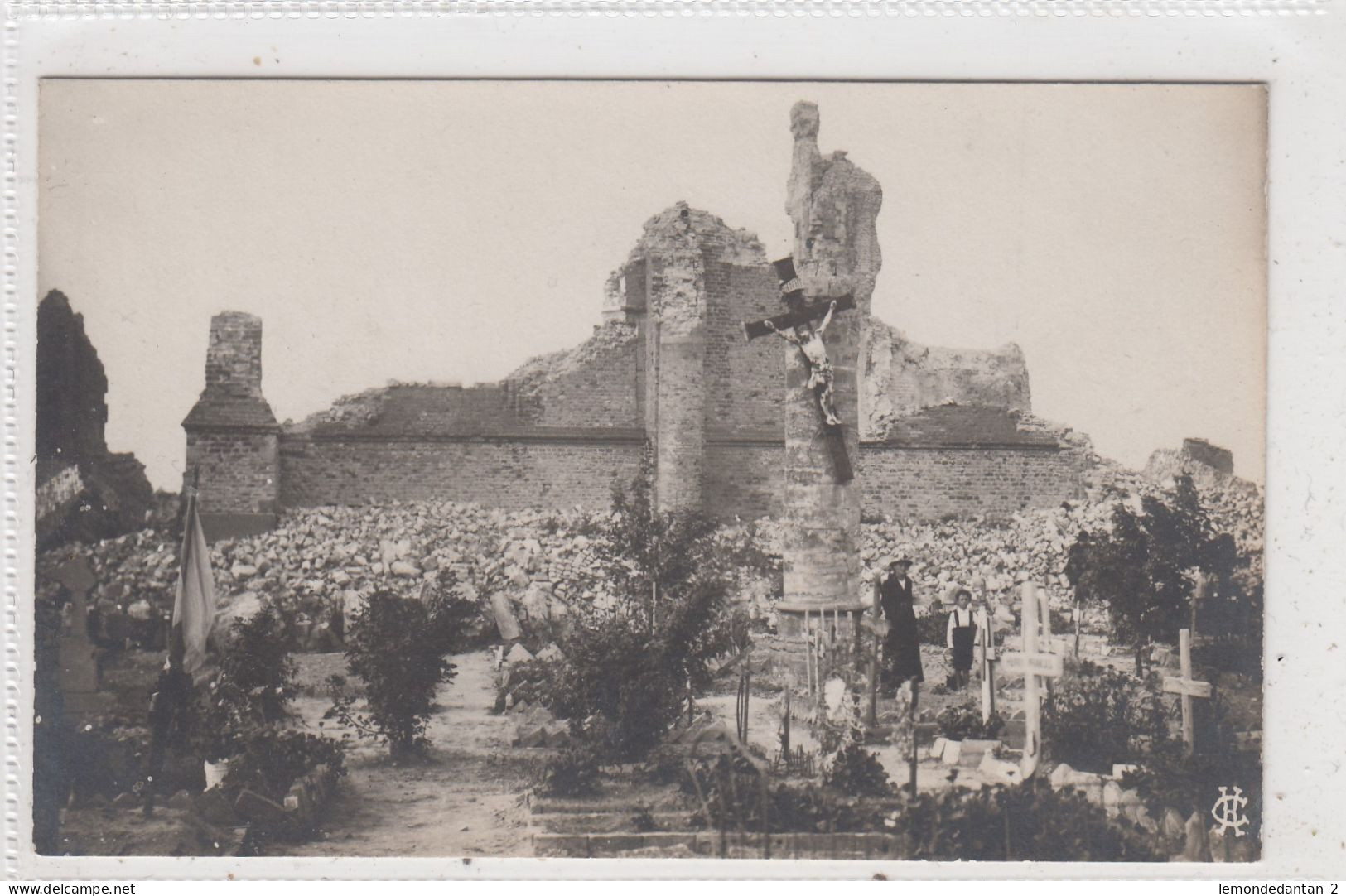 Eglise De Nieuport-Ville (Ruines 16 Aout 1919). * - Nieuwpoort