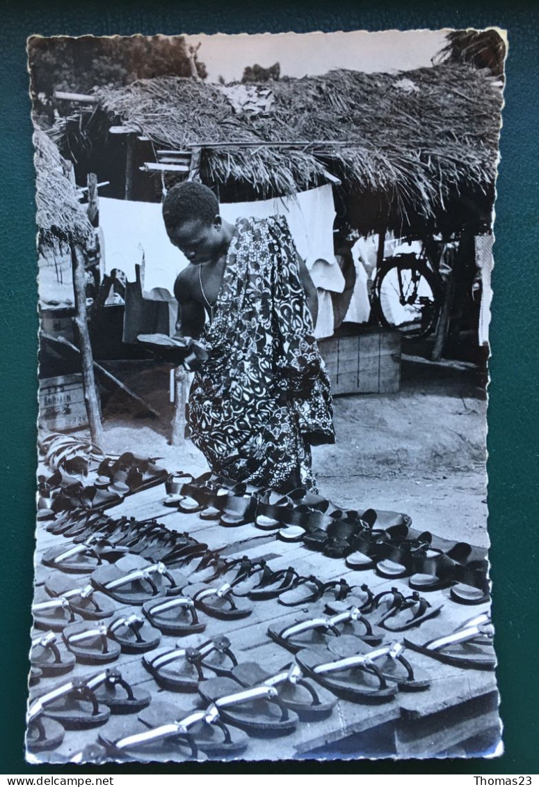 Bouaké, Choix D'une Chaussure, Lib Pocciello, N° 950 - Costa De Marfil