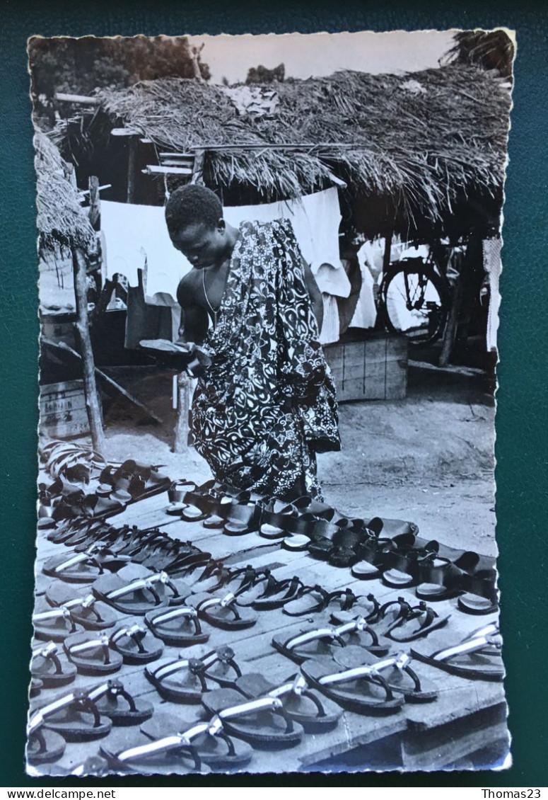 Bouaké, Choix D'une Chaussure, Lib Pocciello, N° 950 - Elfenbeinküste