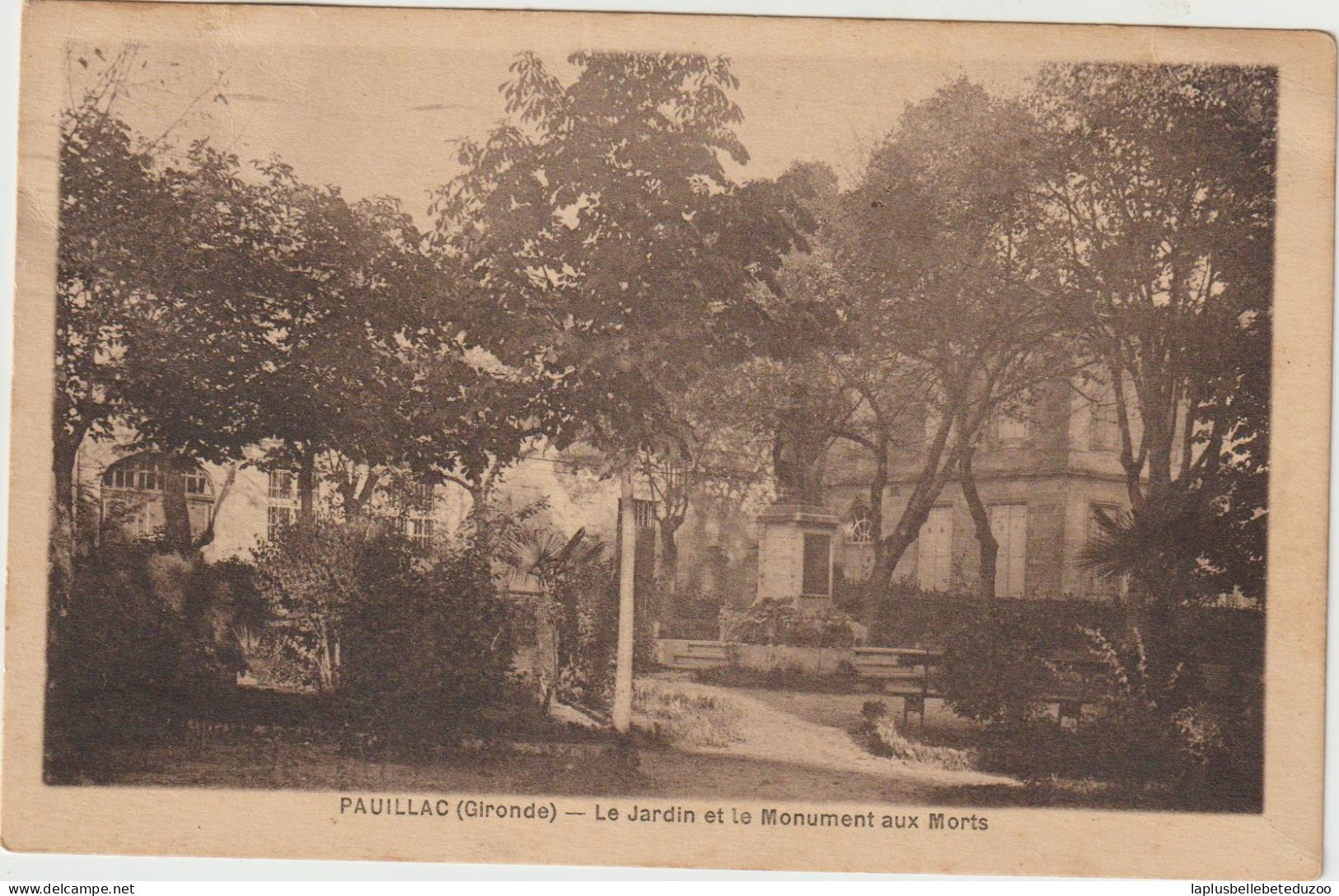 CPA - 33 - PAUILLAC - Le Jardin Et Le Monuent Aux Morts - 1938 - Pas Courant - Pauillac