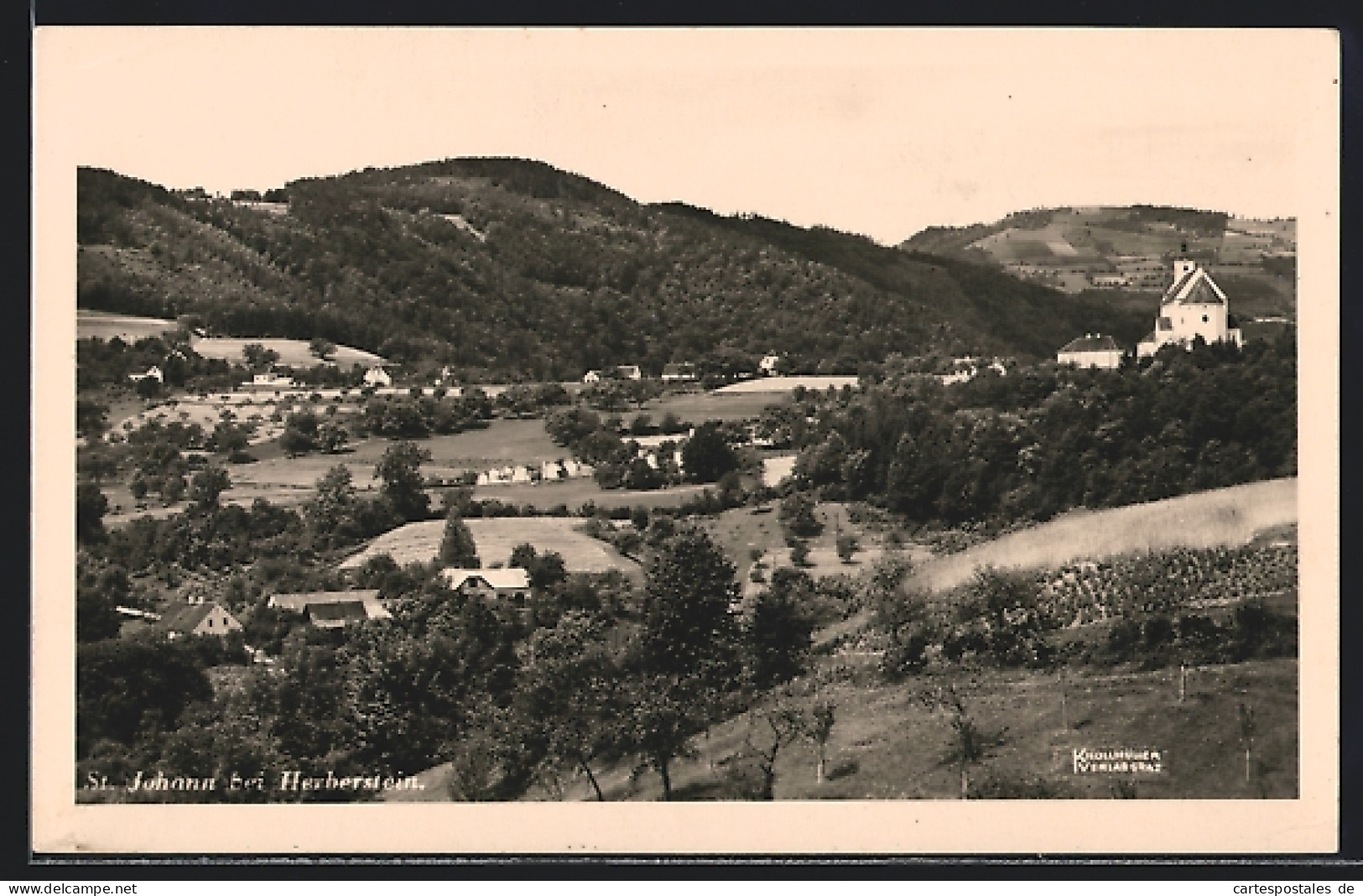 AK St. Johann Bei Herberstein, Ortsansicht Mit Bewaldeten Bergen  - Autres & Non Classés