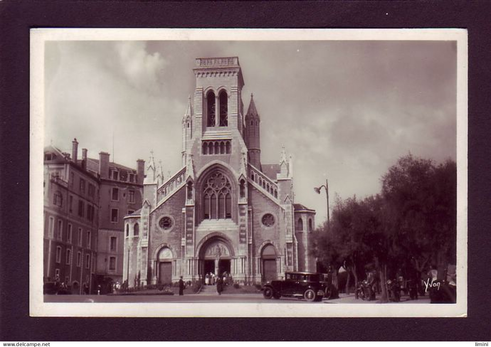 64 - BIARRITZ - ÉGLISE SAINTE-EUGENIE - AUTOMOBILE - ANIMÉE -  - Biarritz